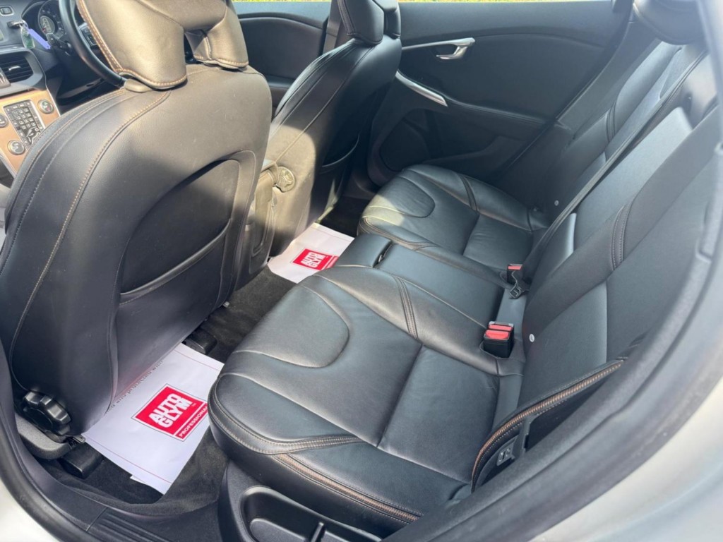 VOLVO V40 CROSS COUNTRY 2.0 D2 Lux Auto Euro 6 (s/s) 5dr 2015