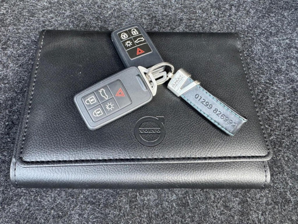 VOLVO V40 CROSS COUNTRY 2.0 D2 Lux Auto Euro 6 (s/s) 5dr 2015