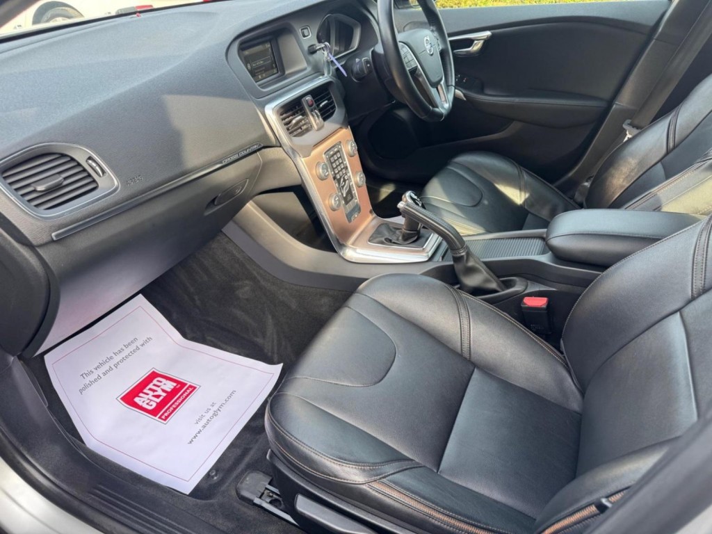 VOLVO V40 CROSS COUNTRY 2.0 D2 Lux Auto Euro 6 (s/s) 5dr 2015