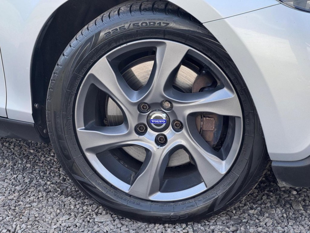 VOLVO V40 CROSS COUNTRY 2.0 D2 Lux Auto Euro 6 (s/s) 5dr 2015