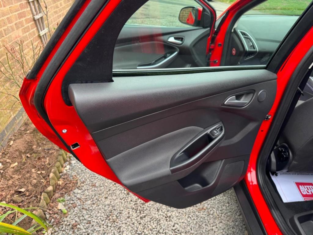 FORD FOCUS 1.0T EcoBoost Titanium Navigator Euro 5 (s/s) 5dr 2014