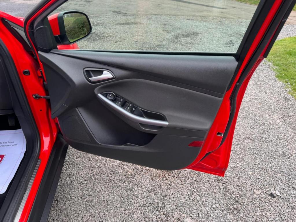 FORD FOCUS 1.0T EcoBoost Titanium Navigator Euro 5 (s/s) 5dr 2014