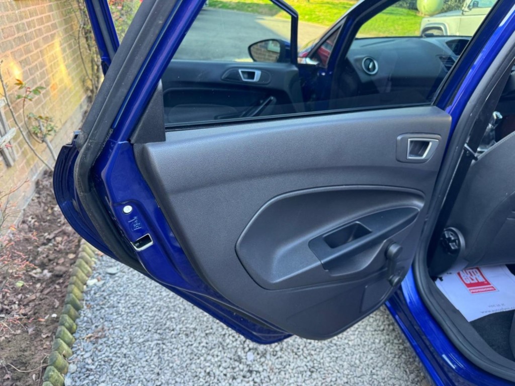 FORD FIESTA 1.0T EcoBoost Zetec Euro 5 (s/s) 5dr 2015