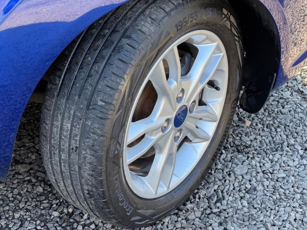 FORD FIESTA 1.0T EcoBoost Zetec Euro 5 (s/s) 5dr 2015