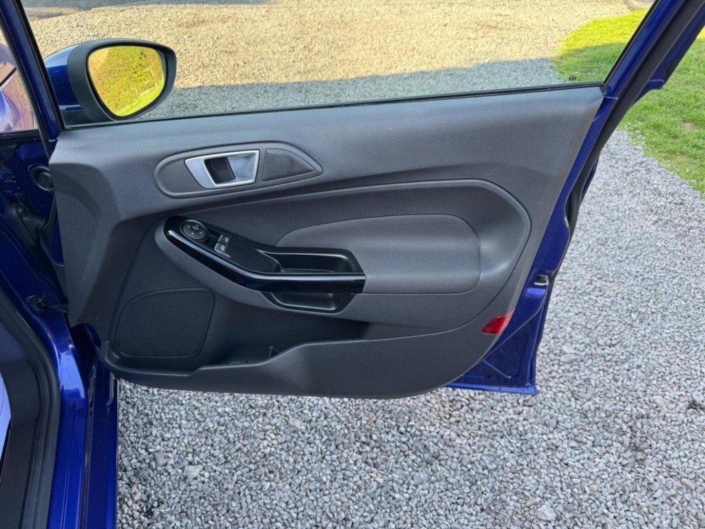 FORD FIESTA 1.0T EcoBoost Zetec Euro 5 (s/s) 5dr 2015