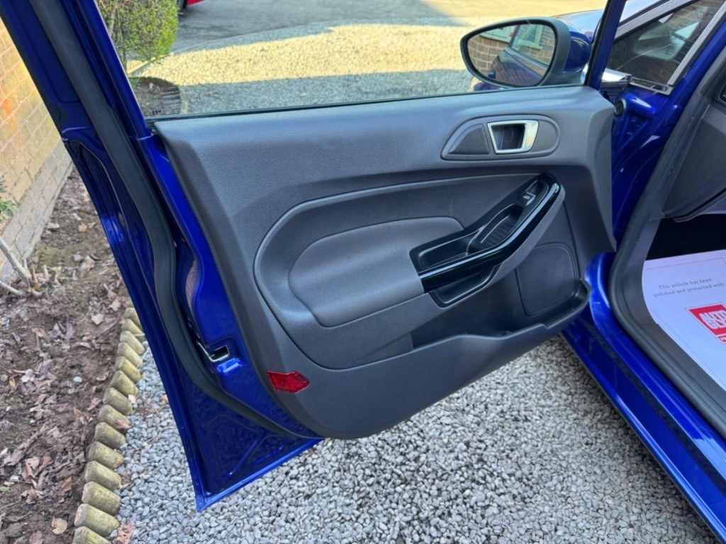 FORD FIESTA 1.0T EcoBoost Zetec Euro 5 (s/s) 5dr 2015