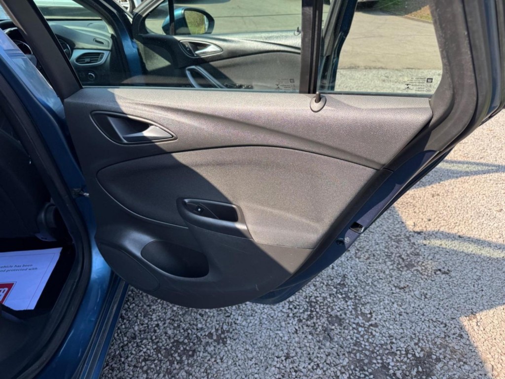 VAUXHALL ASTRA 1.6 CDTi BlueInjection Design Sports Tourer Euro 6 (s/s) 5dr 2016