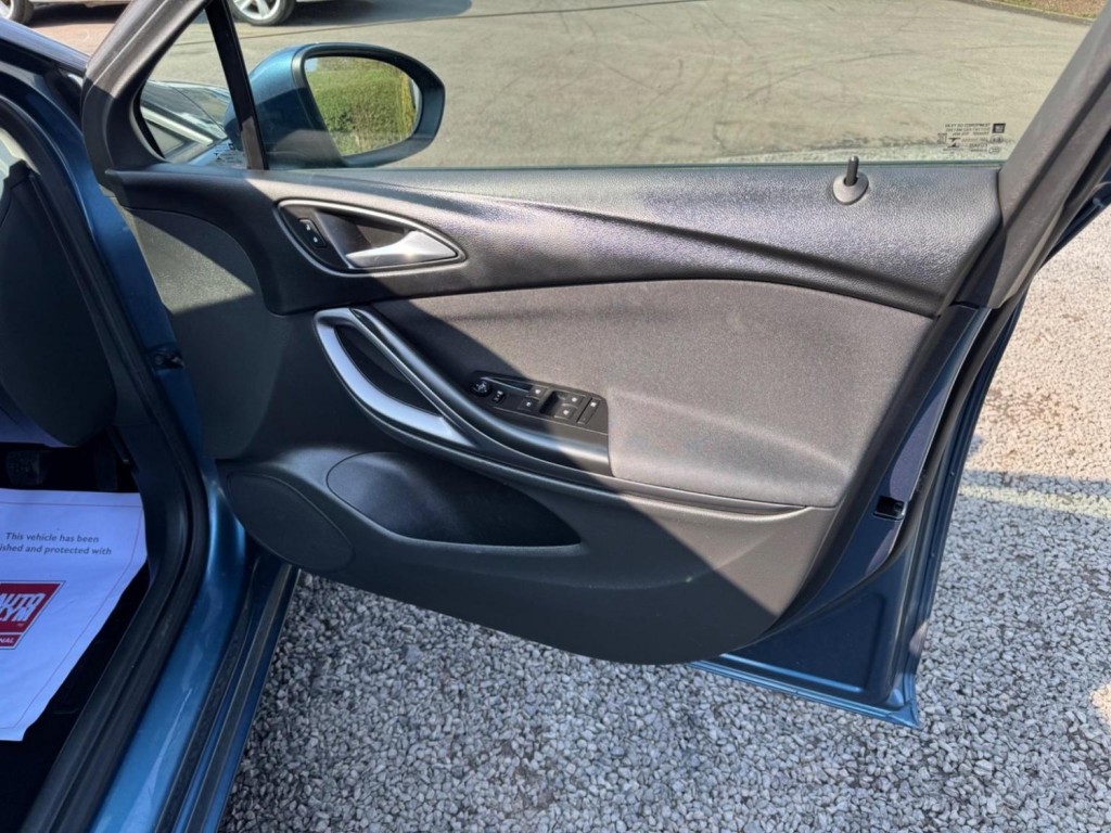 VAUXHALL ASTRA 1.6 CDTi BlueInjection Design Sports Tourer Euro 6 (s/s) 5dr 2016