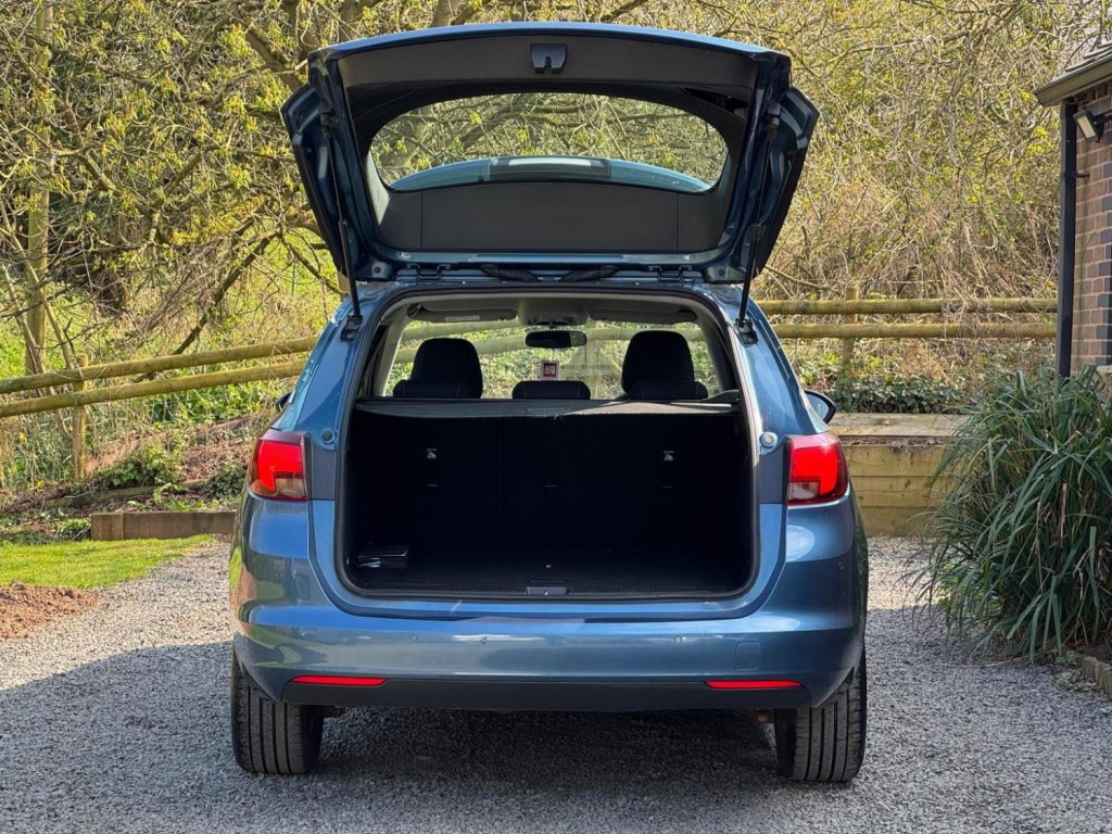 VAUXHALL ASTRA 1.6 CDTi BlueInjection Design Sports Tourer Euro 6 (s/s) 5dr 2016