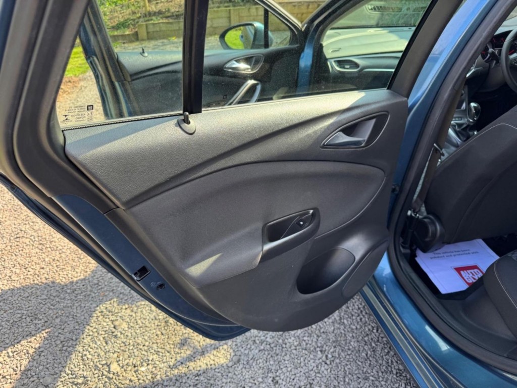 VAUXHALL ASTRA 1.6 CDTi BlueInjection Design Sports Tourer Euro 6 (s/s) 5dr 2016