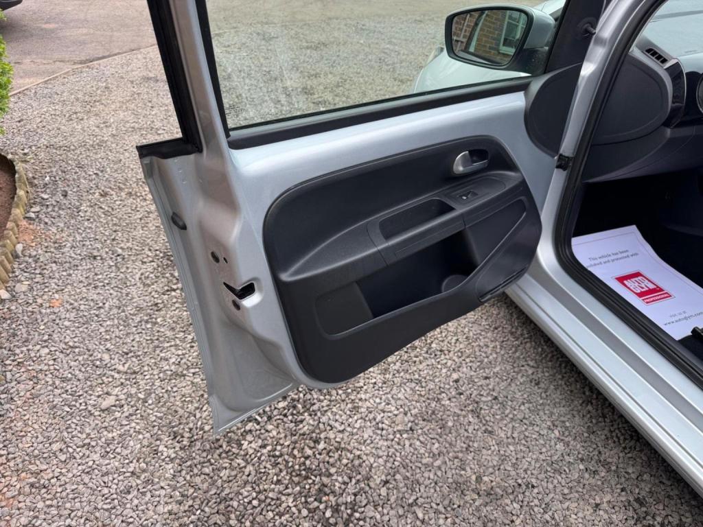 VOLKSWAGEN UP 1.0 BlueMotion Tech Move up! Euro 5 (s/s) 5dr 2012