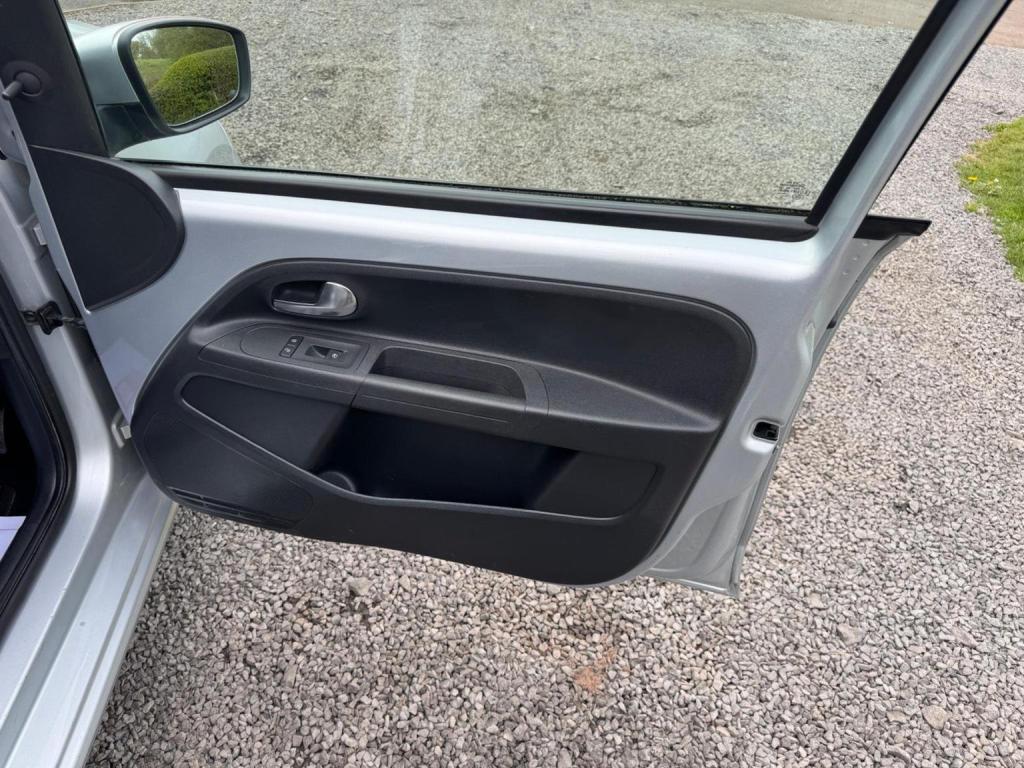 VOLKSWAGEN UP 1.0 BlueMotion Tech Move up! Euro 5 (s/s) 5dr 2012