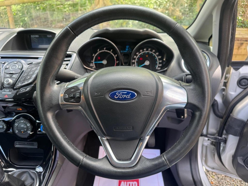 FORD FIESTA 1.25 Zetec Euro 6 5dr 2015