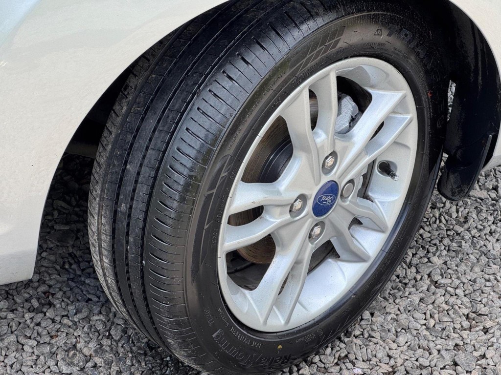 FORD FIESTA 1.25 Zetec Euro 6 5dr 2015