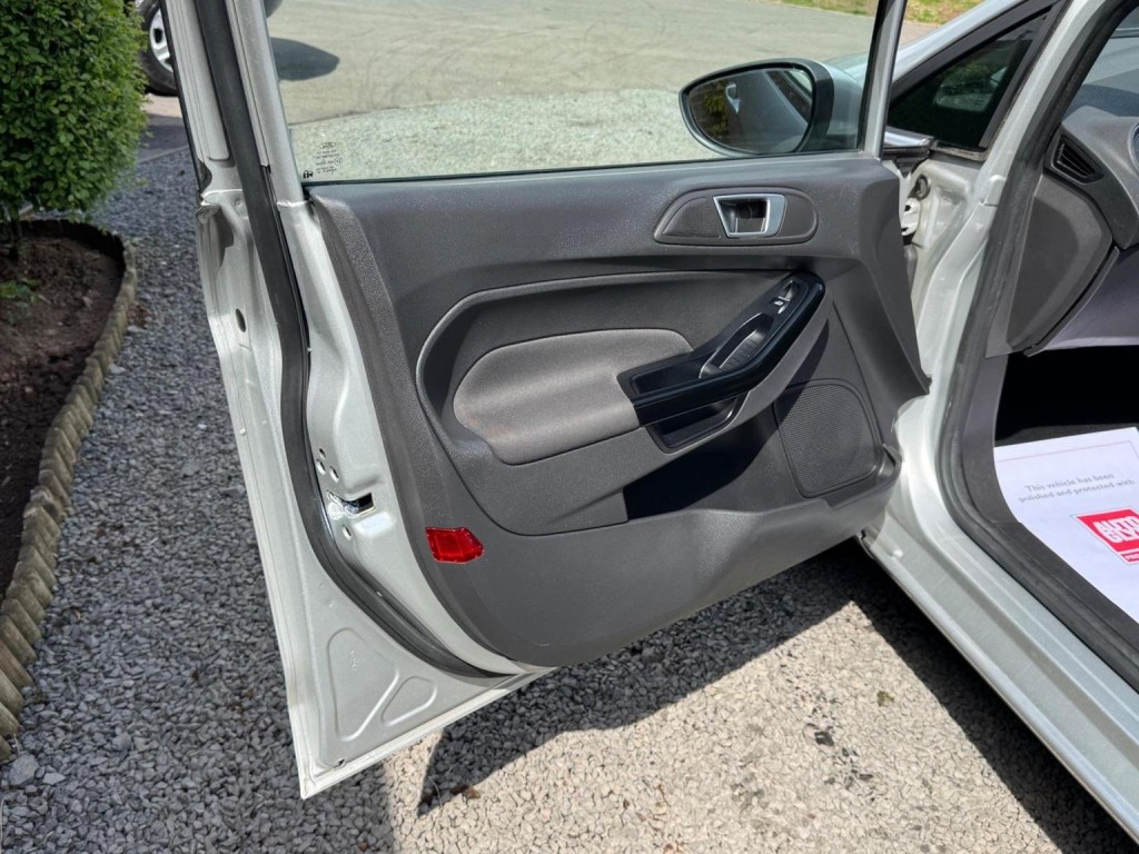 FORD FIESTA 1.25 Zetec Euro 6 5dr 2015