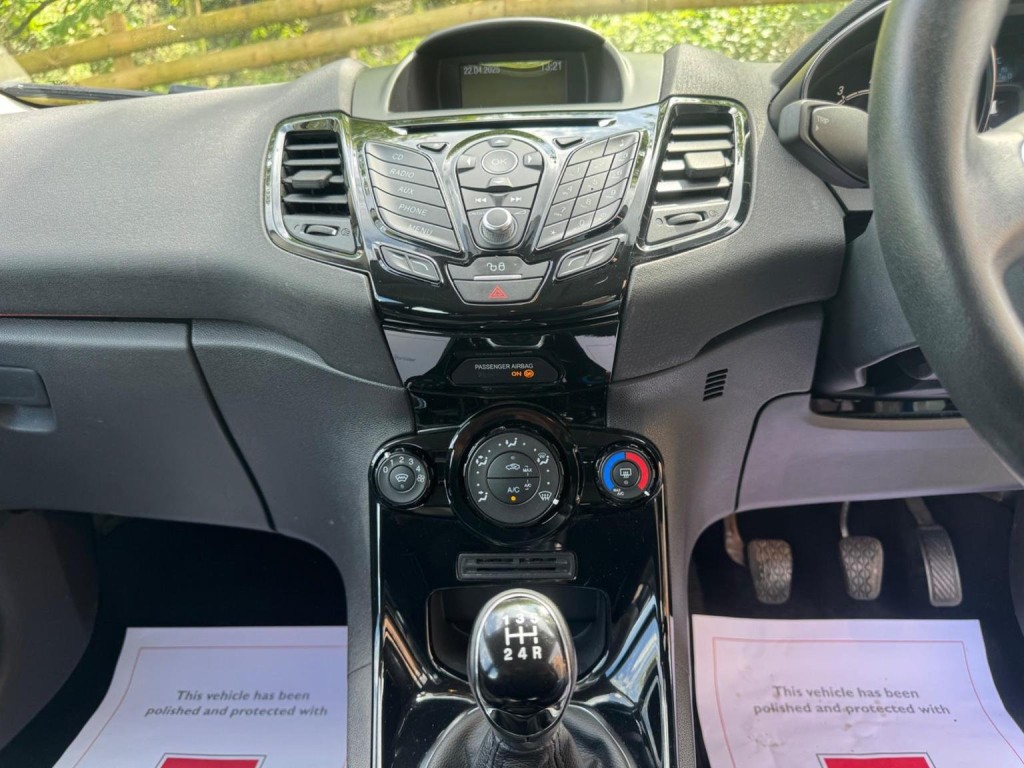 FORD FIESTA 1.25 Zetec Euro 6 5dr 2015