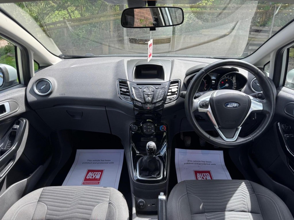 FORD FIESTA 1.25 Zetec Euro 6 5dr 2015