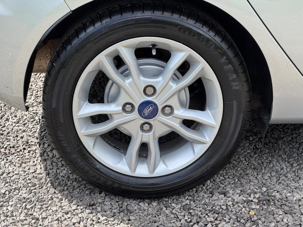 FORD FIESTA 1.25 Zetec Euro 6 5dr 2015
