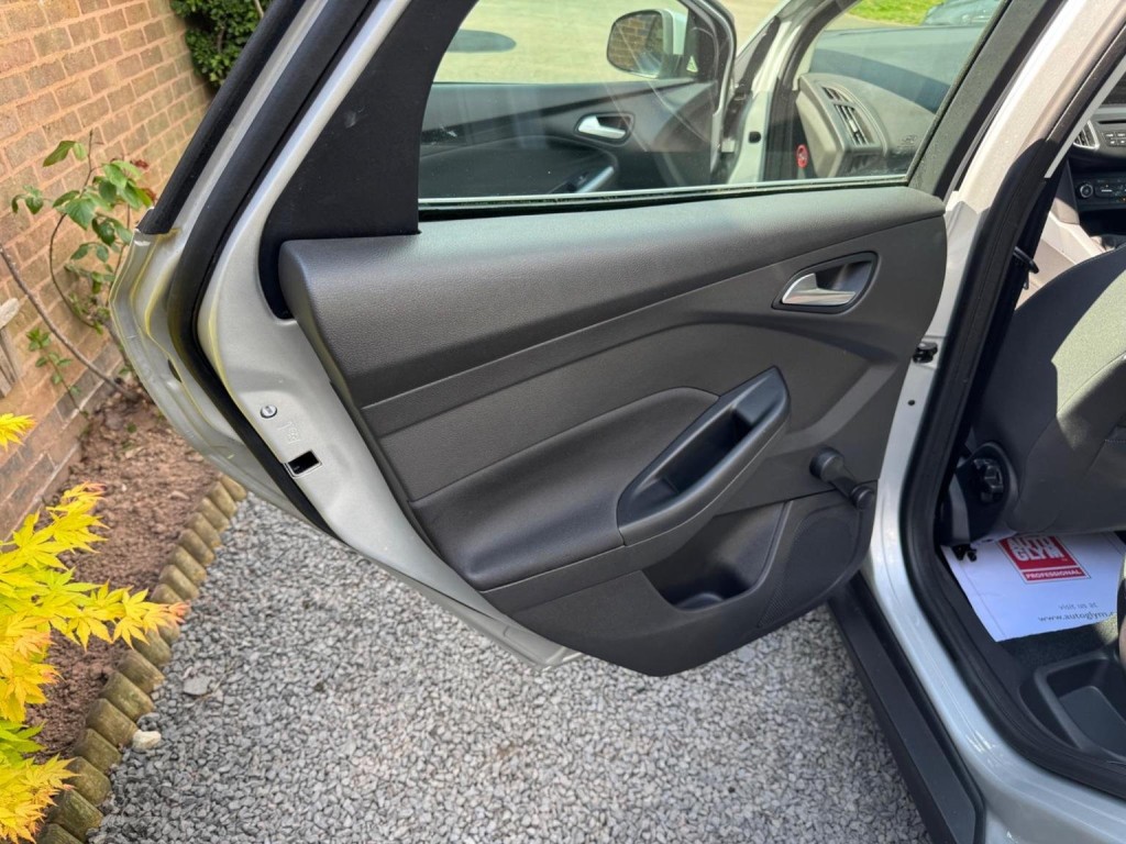 FORD FOCUS 1.5 TDCi Zetec Euro 6 (s/s) 5dr 2016