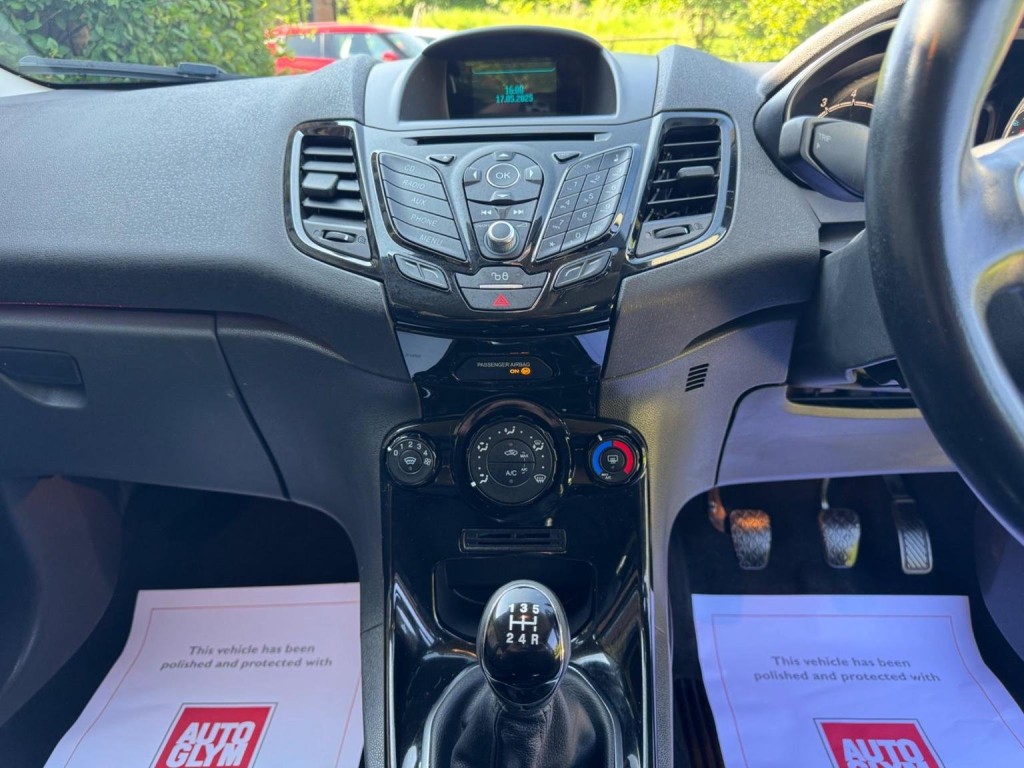 FORD FIESTA 1.25 Zetec Euro 6 5dr 2015