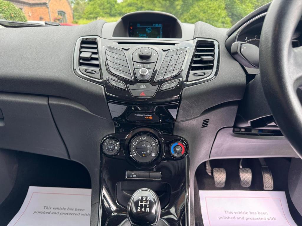 FORD FIESTA 1.0T EcoBoost Zetec Euro 5 (s/s) 3dr 2014