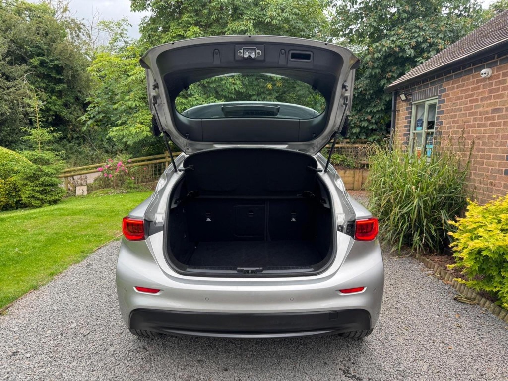 INFINITI Q30 1.5d SE Euro 6 (s/s) 5dr 2017