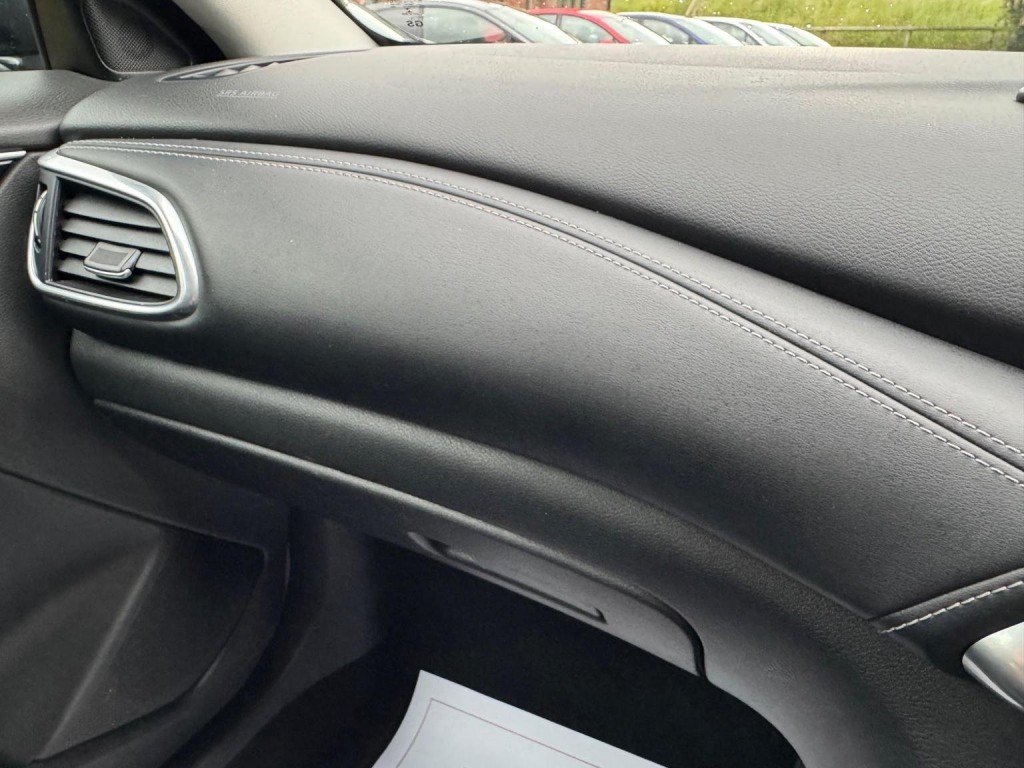 INFINITI Q30 1.5d SE Euro 6 (s/s) 5dr 2017