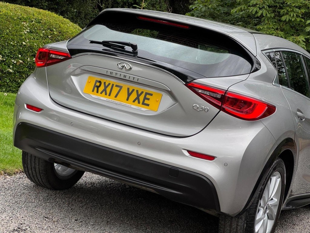 INFINITI Q30 1.5d SE Euro 6 (s/s) 5dr 2017