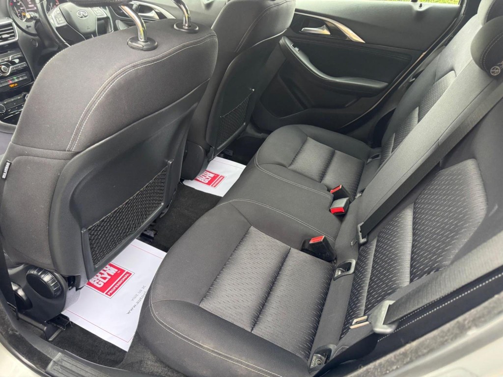 INFINITI Q30 1.5d SE Euro 6 (s/s) 5dr 2017