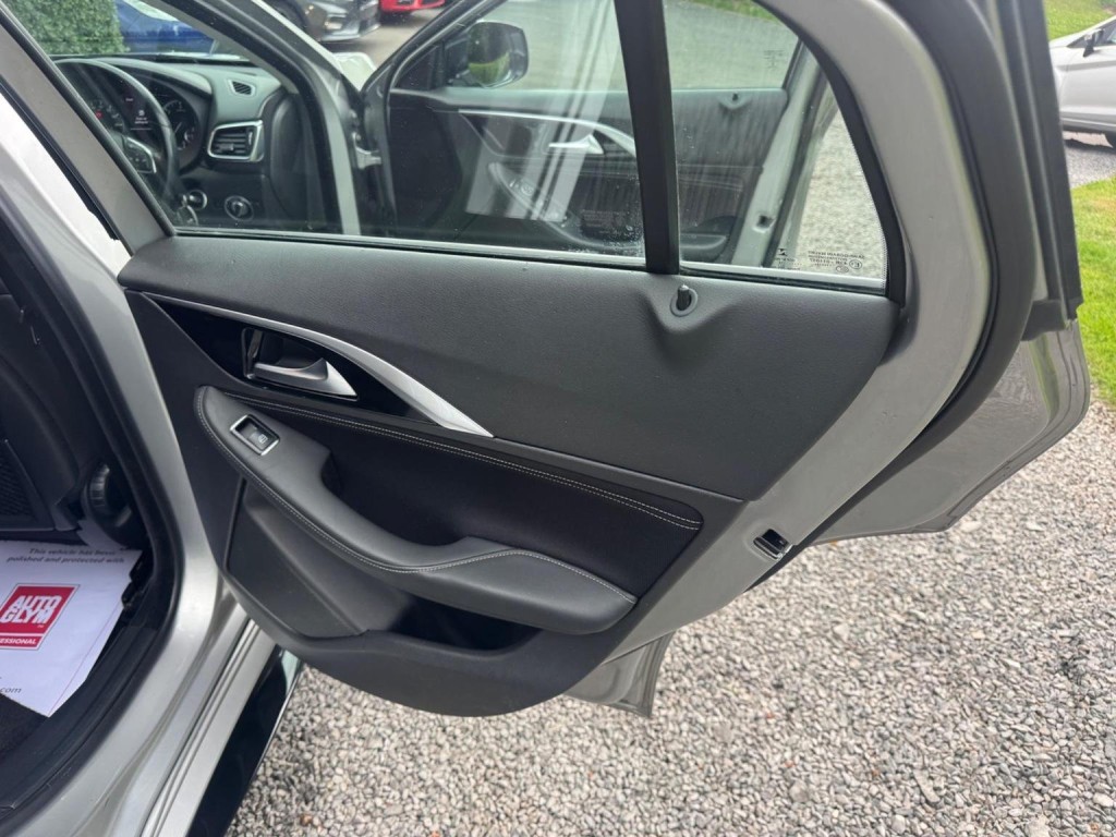 INFINITI Q30 1.5d SE Euro 6 (s/s) 5dr 2017