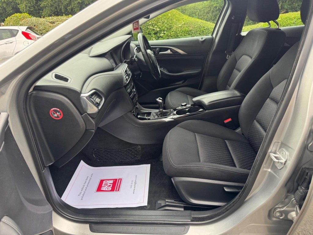 INFINITI Q30 1.5d SE Euro 6 (s/s) 5dr 2017