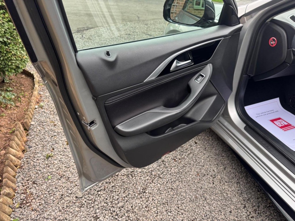 INFINITI Q30 1.5d SE Euro 6 (s/s) 5dr 2017