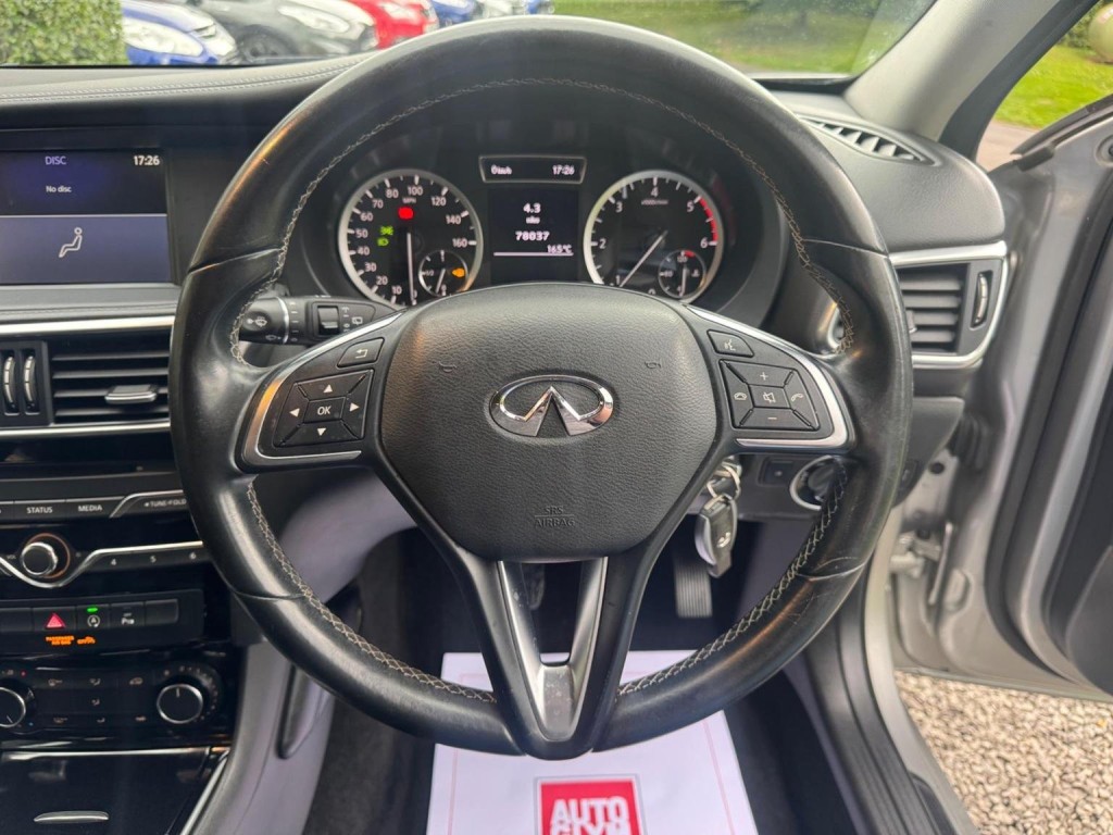 INFINITI Q30 1.5d SE Euro 6 (s/s) 5dr 2017