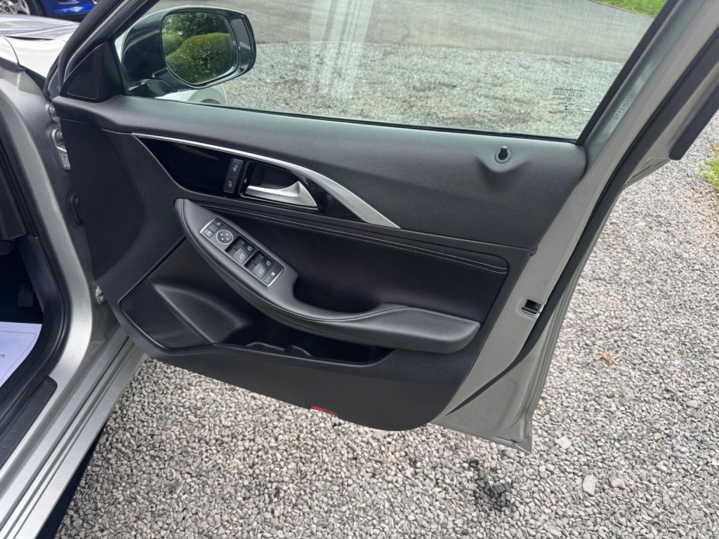 INFINITI Q30 1.5d SE Euro 6 (s/s) 5dr 2017