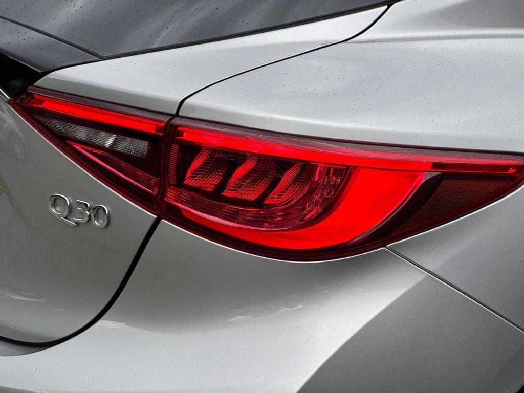 INFINITI Q30 1.5d SE Euro 6 (s/s) 5dr 2017