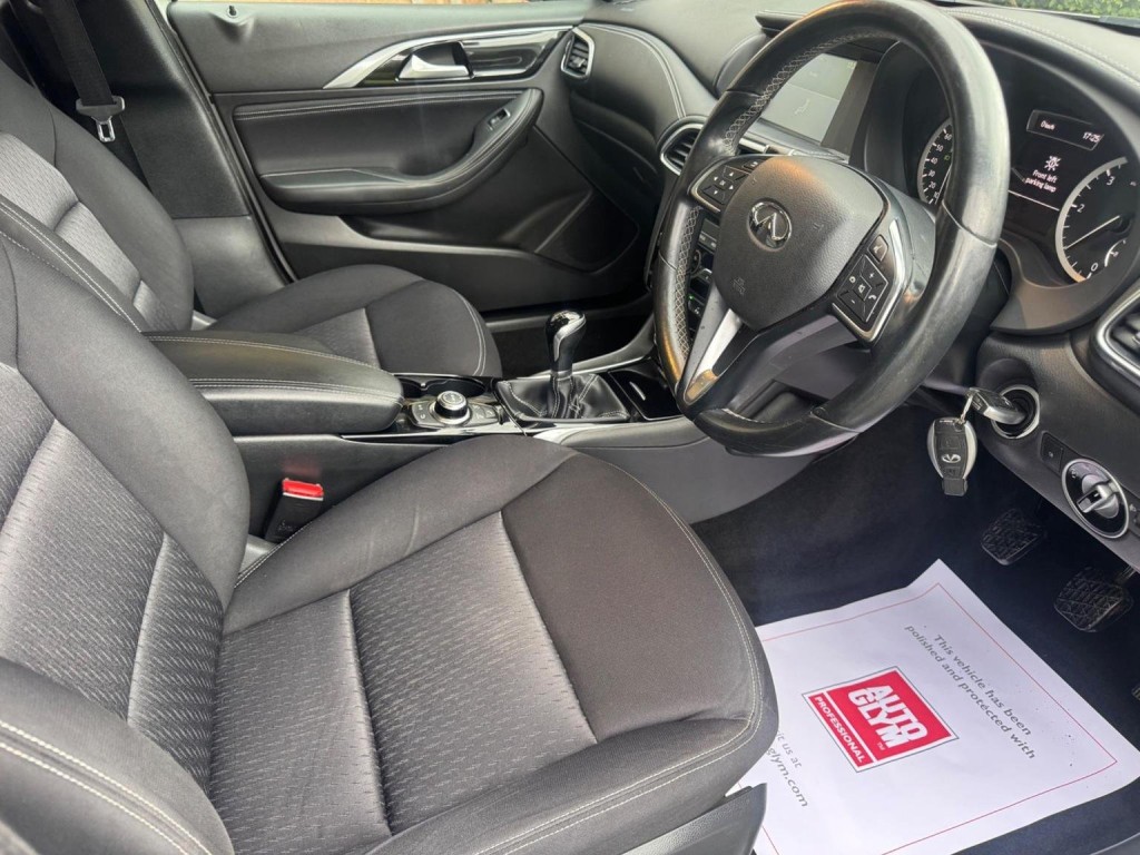 INFINITI Q30 1.5d SE Euro 6 (s/s) 5dr 2017