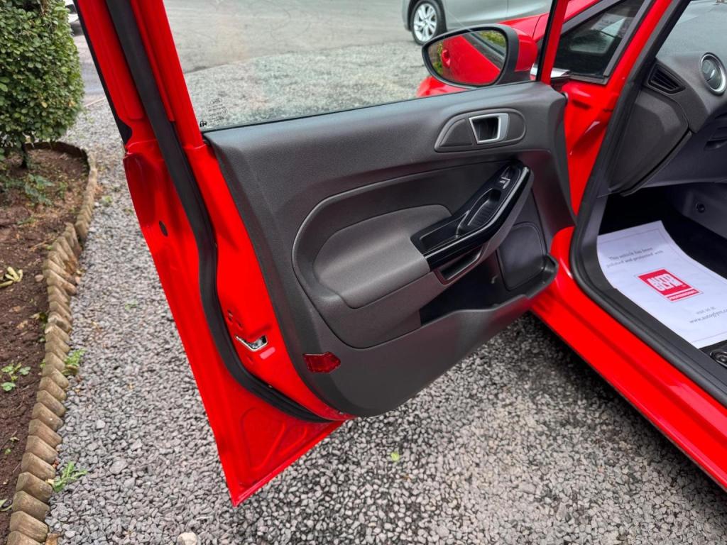 FORD FIESTA 1.0T EcoBoost Titanium Euro 5 (s/s) 5dr 2014