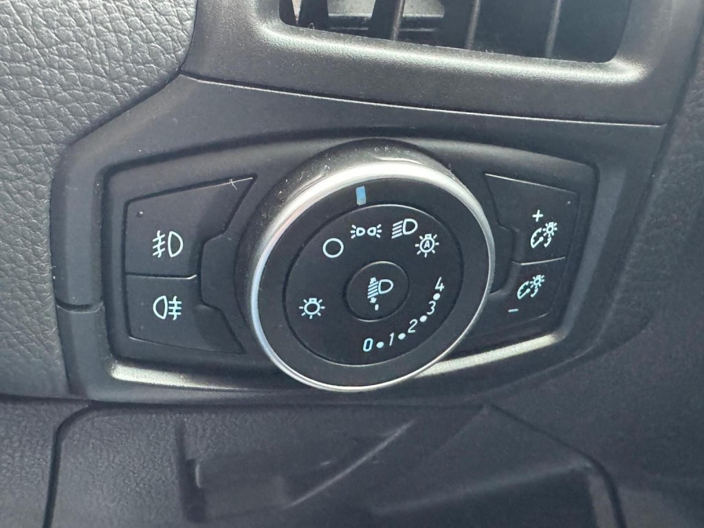 FORD FOCUS 1.6 TDCi Titanium Euro 5 (s/s) 5dr 2015