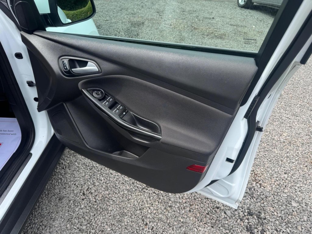 FORD FOCUS 1.6 TDCi Titanium Euro 5 (s/s) 5dr 2015