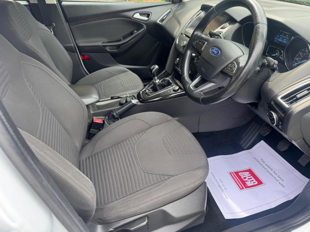 FORD FOCUS 1.6 TDCi Titanium Euro 5 (s/s) 5dr 2015