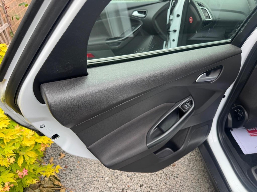 FORD FOCUS 1.6 TDCi Titanium Euro 5 (s/s) 5dr 2015