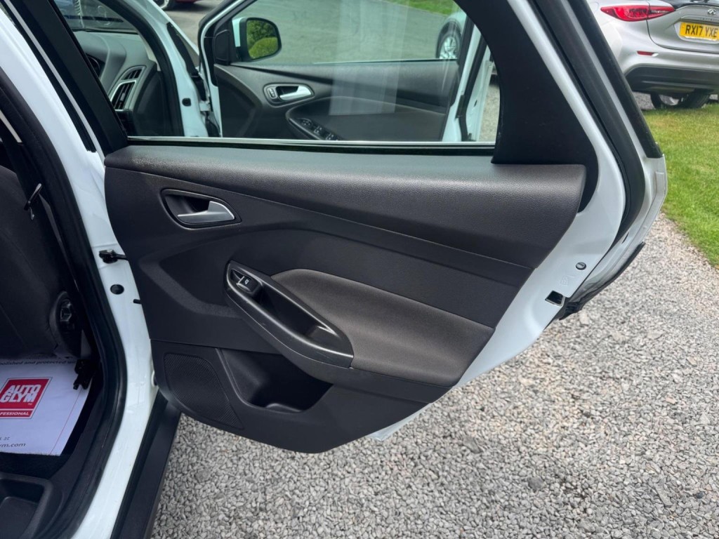 FORD FOCUS 1.6 TDCi Titanium Euro 5 (s/s) 5dr 2015