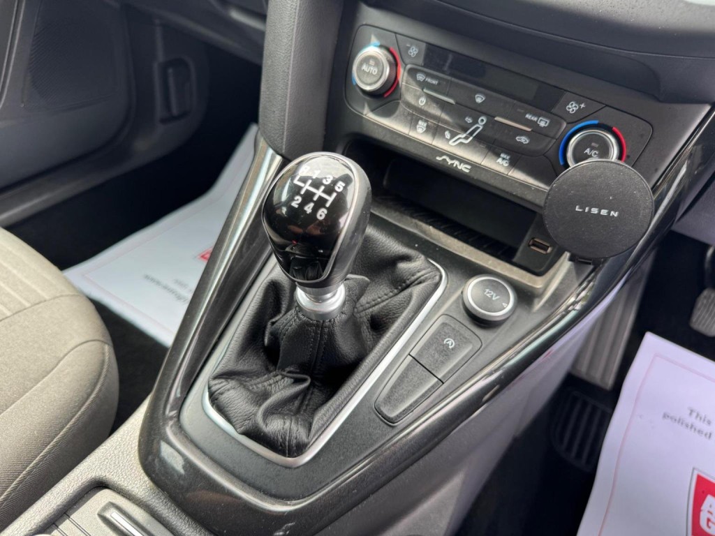 FORD FOCUS 1.6 TDCi Titanium Euro 5 (s/s) 5dr 2015