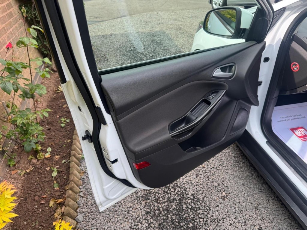 FORD FOCUS 1.6 TDCi Titanium Euro 5 (s/s) 5dr 2015