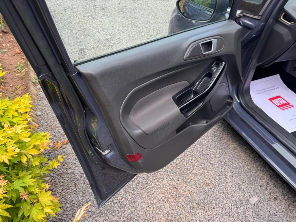 FORD FIESTA 1.0T EcoBoost Titanium Euro 5 (s/s) 5dr 2015