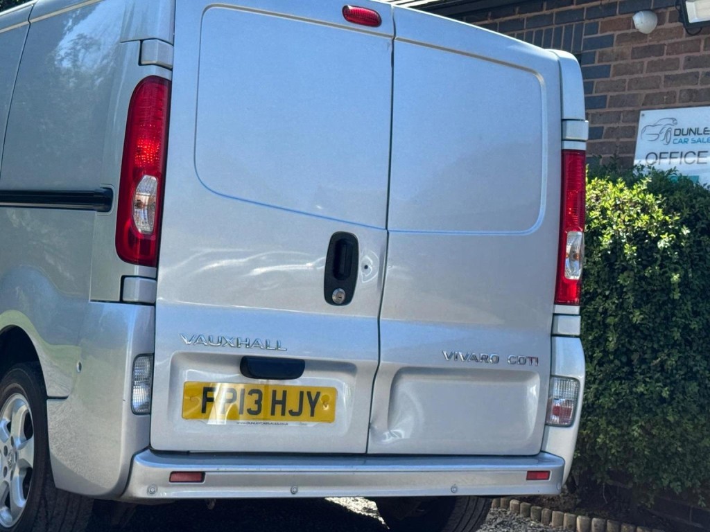 VAUXHALL VIVARO 2.0 CDTi Sportive FWD L1 4dr 2013