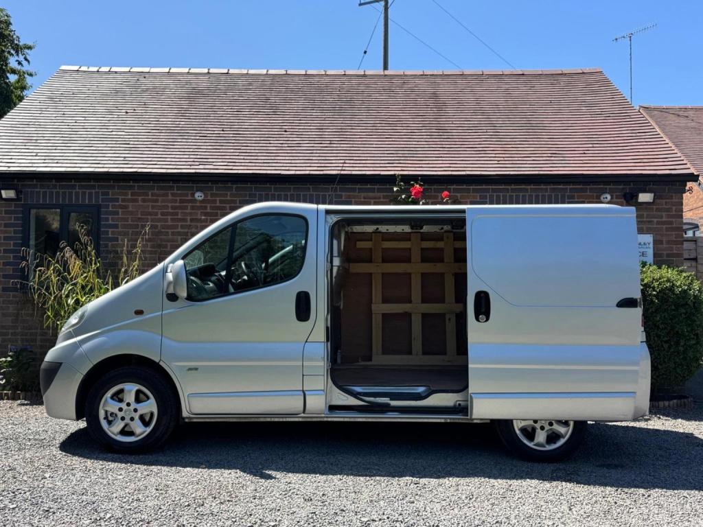 VAUXHALL VIVARO 2.0 CDTi Sportive FWD L1 4dr 2013