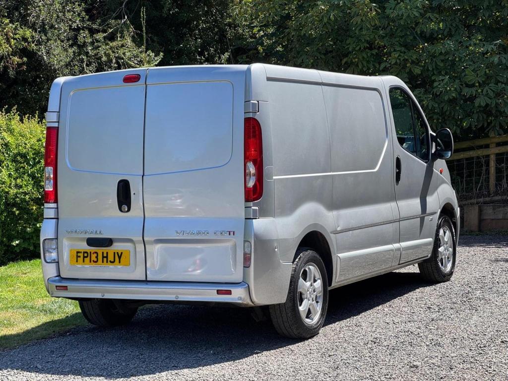 VAUXHALL VIVARO 2.0 CDTi Sportive FWD L1 4dr 2013