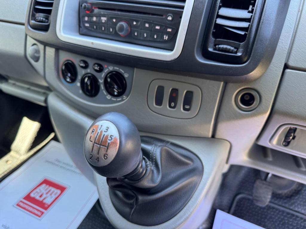 VAUXHALL VIVARO 2.0 CDTi Sportive FWD L1 4dr 2013