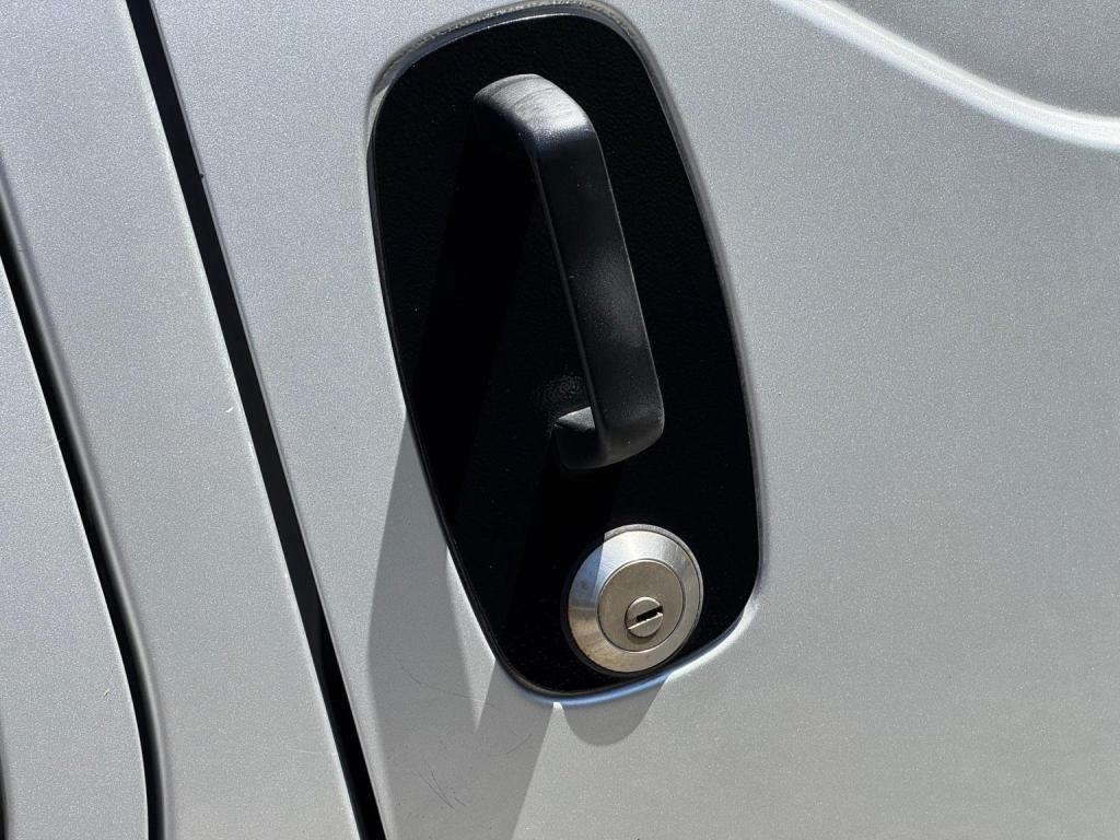 VAUXHALL VIVARO 2.0 CDTi Sportive FWD L1 4dr 2013